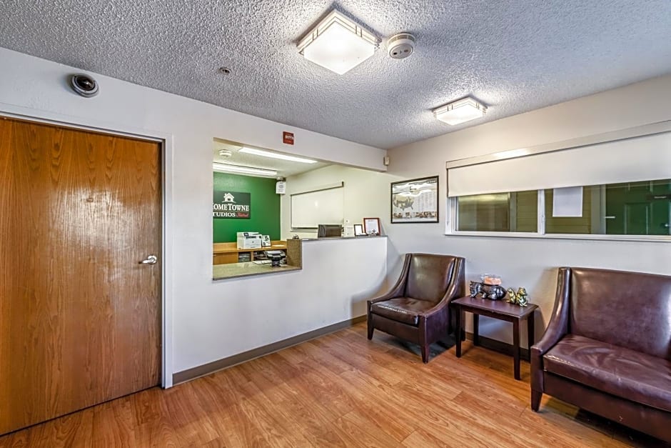 HomeTowne Studios by Red Roof Austin