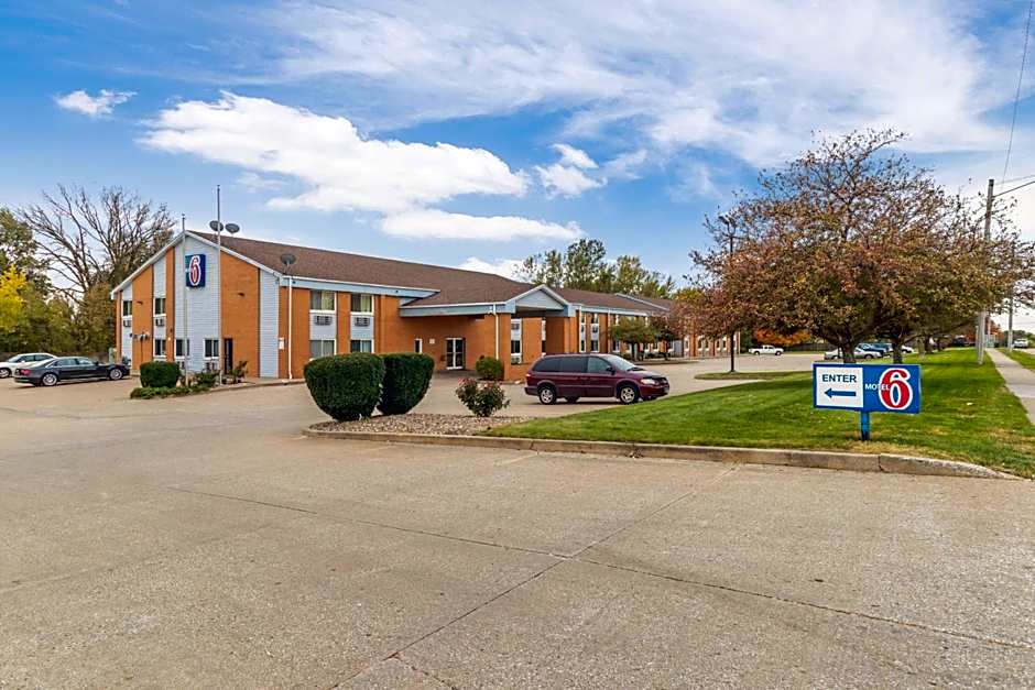 Motel 6-Davenport, IA