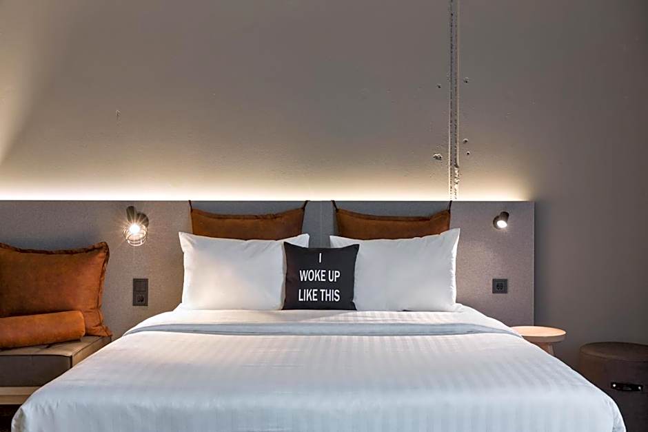 Moxy Frankfurt City Center