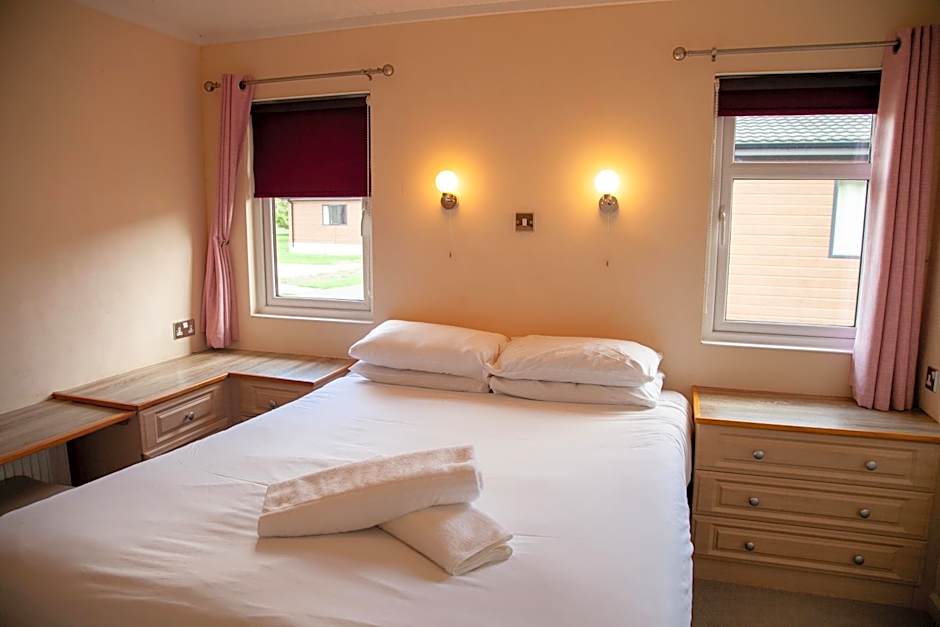 Saffron Lodge With Hot Tub