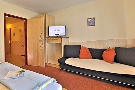 One-Bedroom Apartment - Annex