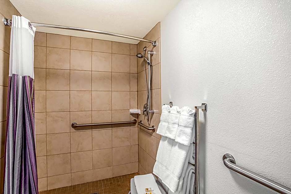 La Quinta Inn & Suites by Wyndham Danbury