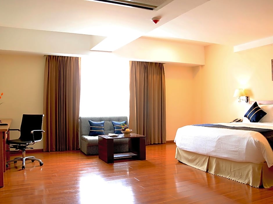 Eastern Palace Hotel