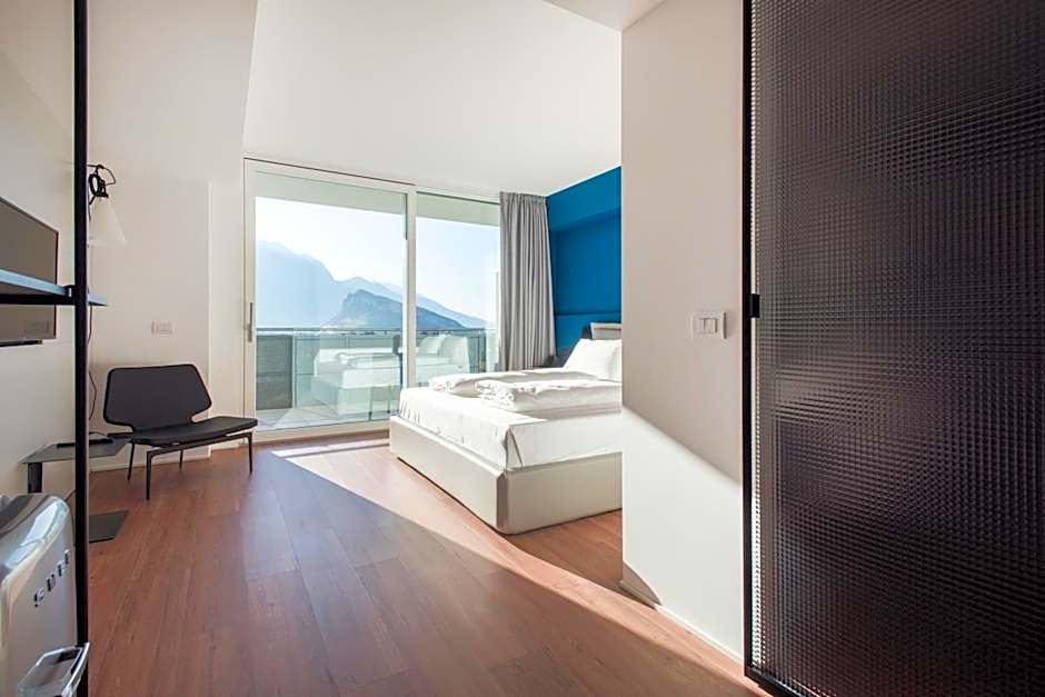 HOODY ACTIVE & HAPPINESS HOTEL