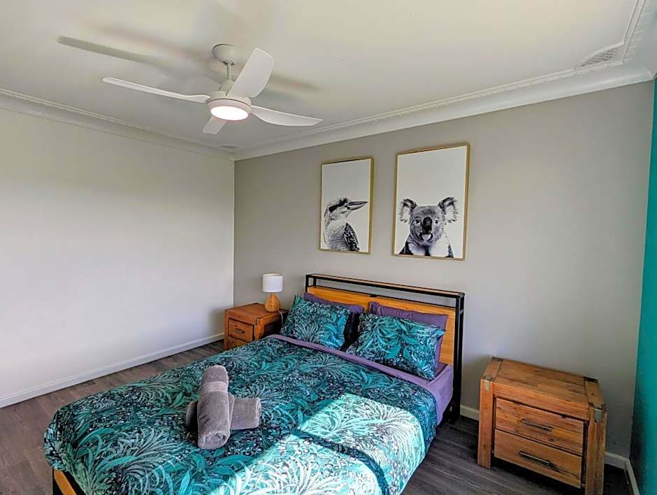 Ozzie Pozzie Backpackers