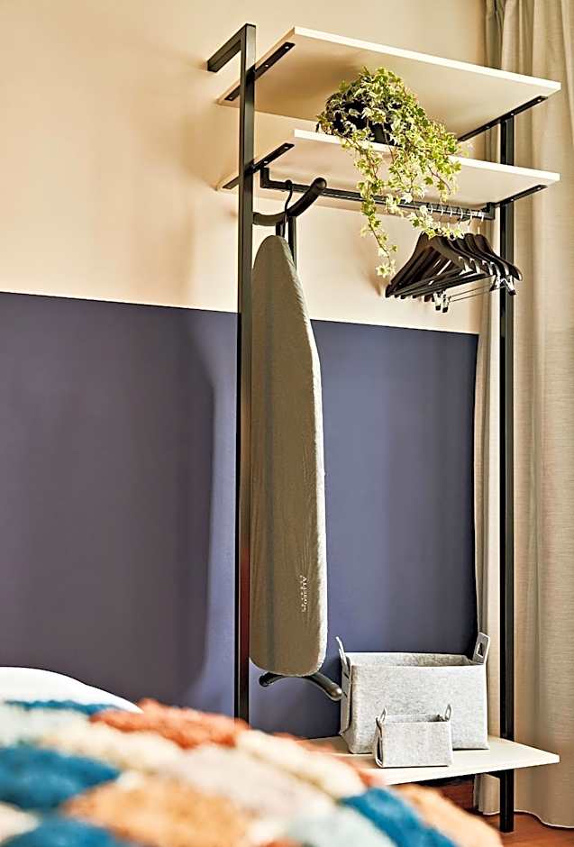 URBANAUTS STUDIOS Minelli