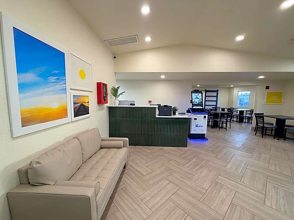 Days Inn & Suites by Wyndham Flagstaff I-40