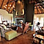 Hlosi Game Lodge - Amakhala Game Reserve