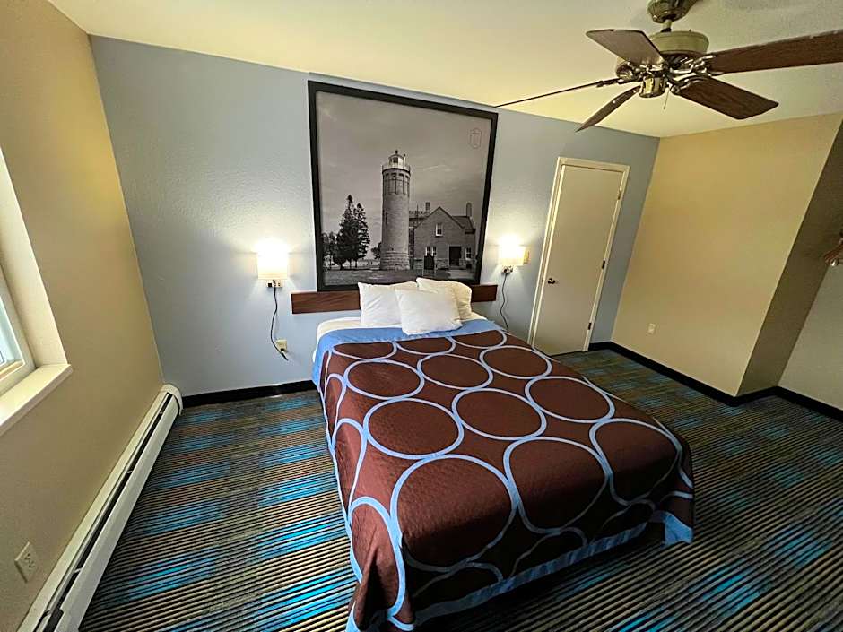 Super 8 by Wyndham Escanaba