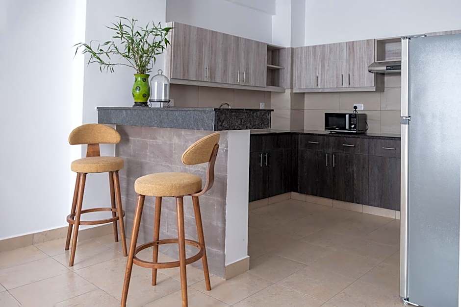 L'Aziz Suites - Near Aga Khan Hospital