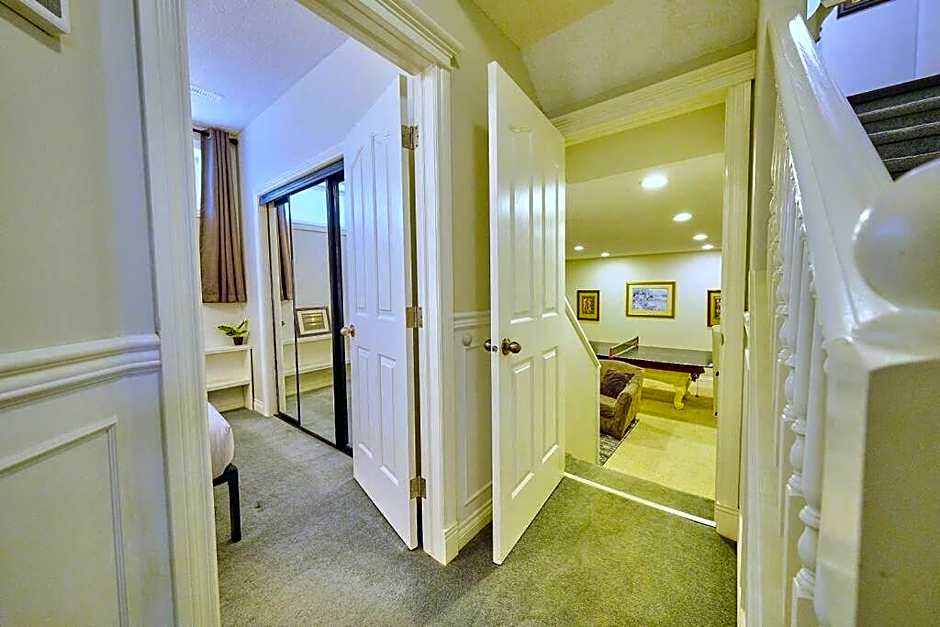 Casa Pura Vida Hot Tub, Pool & Ping Pong Tables w Backyard & BBQ Come stay