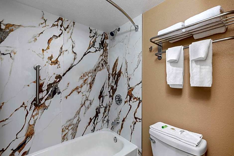 Super 8 by Wyndham Paducah I-24 Exit 4