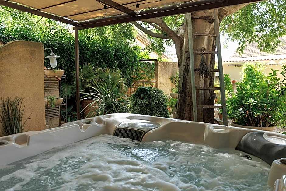 CHAMBRES D'HÔTES L'Oréliane en Provence SPA