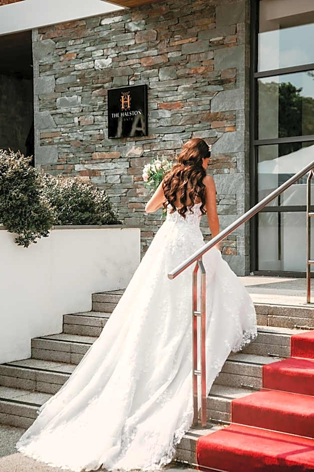 The Halston Carlisle