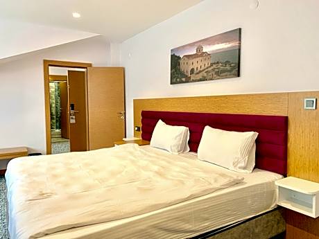 Suite with Mountain View