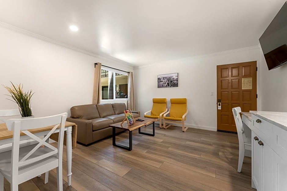 Franciscan Inn & Suites