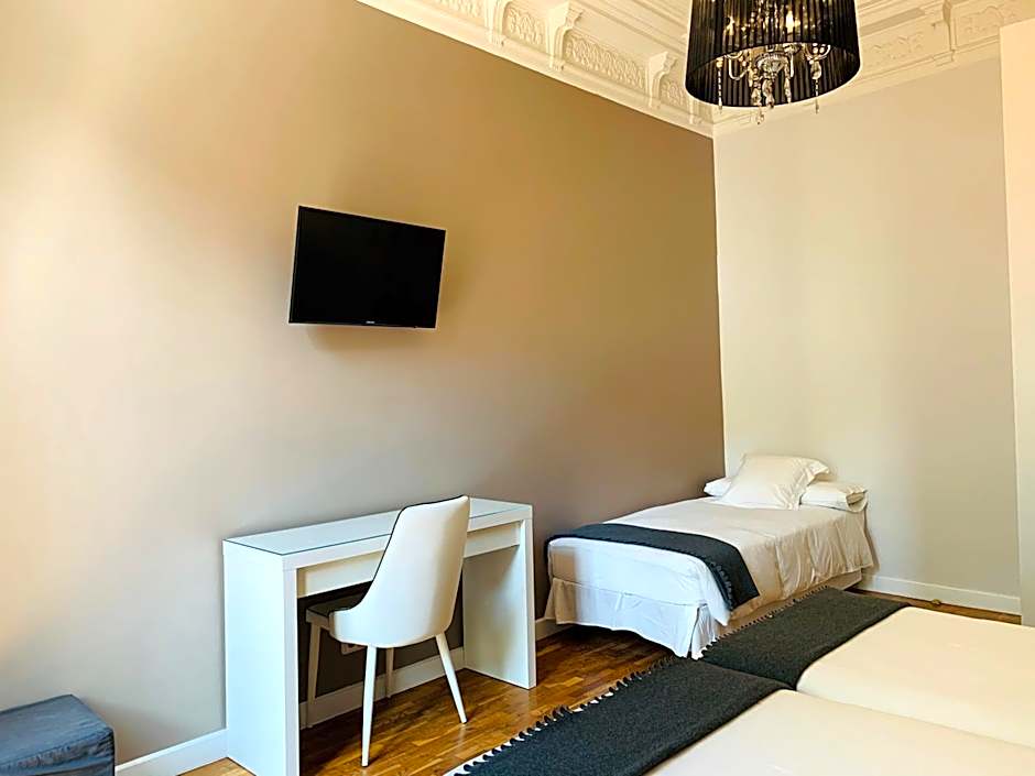 Super Balmes Guest House