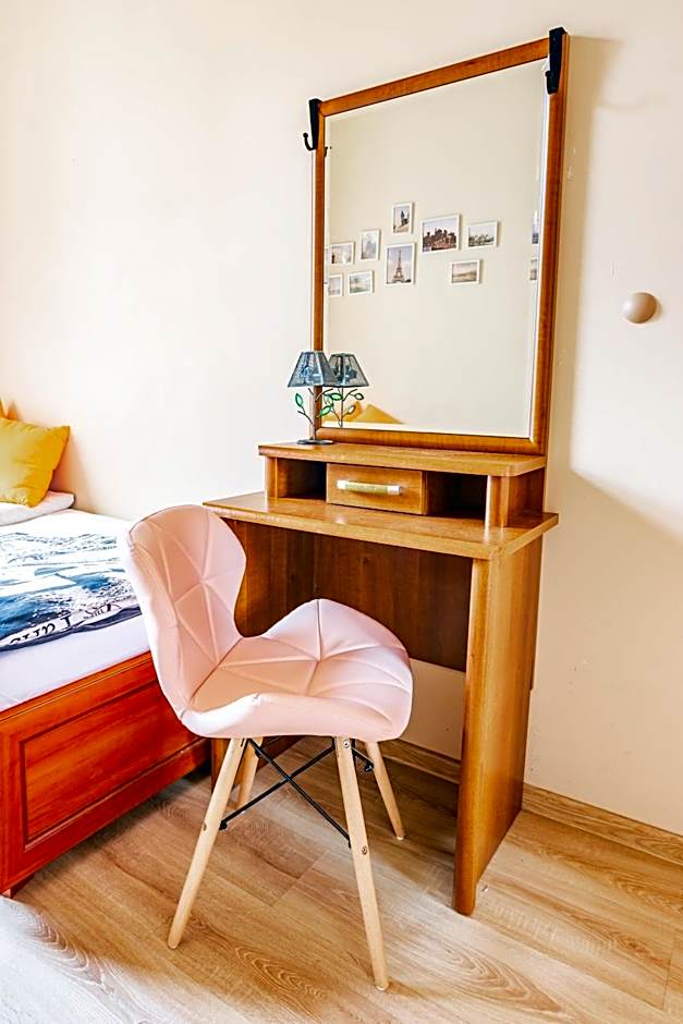 Babel Hostel, Dworzec PKP, Rynek