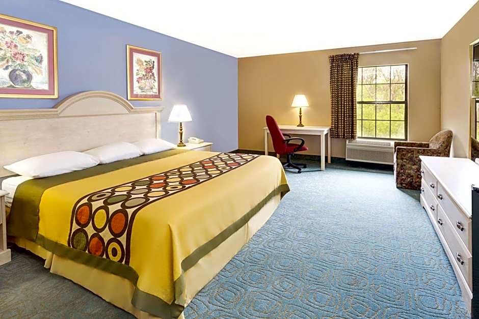 Super 8 by Wyndham Freeport