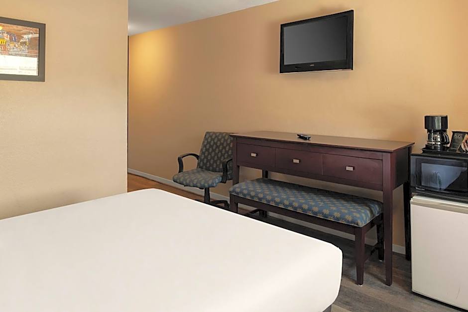 Bay Breeze Inn