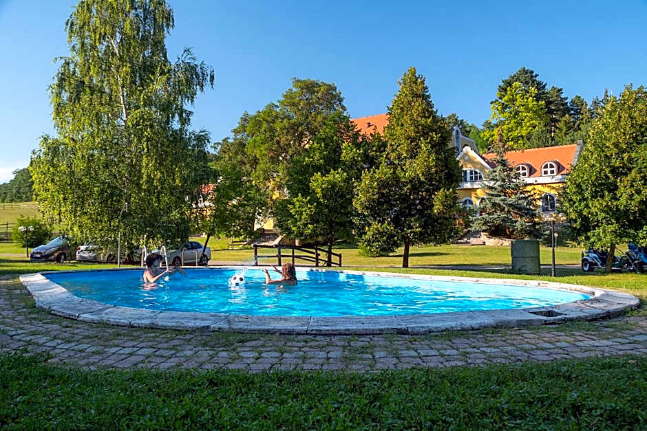 Cseri Vendégház