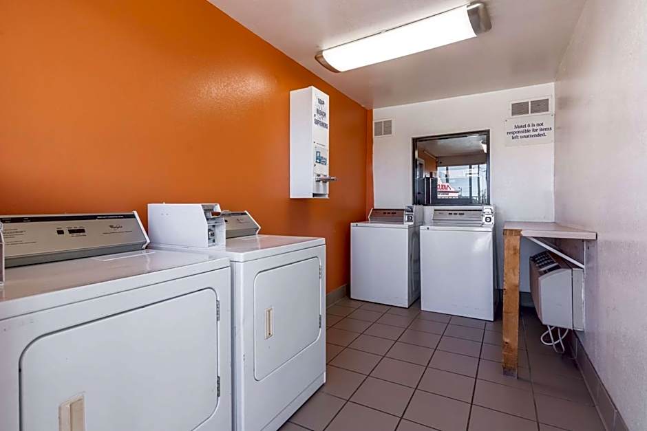 Motel 6-Lumberton, NC