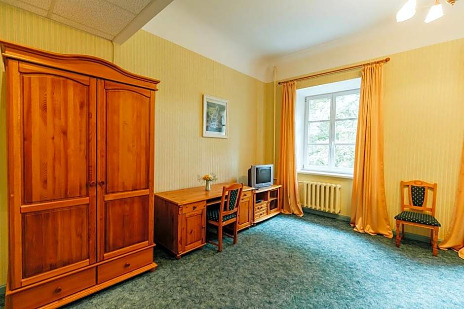 Photo 1 of 4 of Double Room