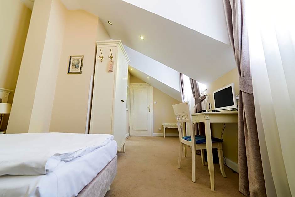 Ambasadorski Residence