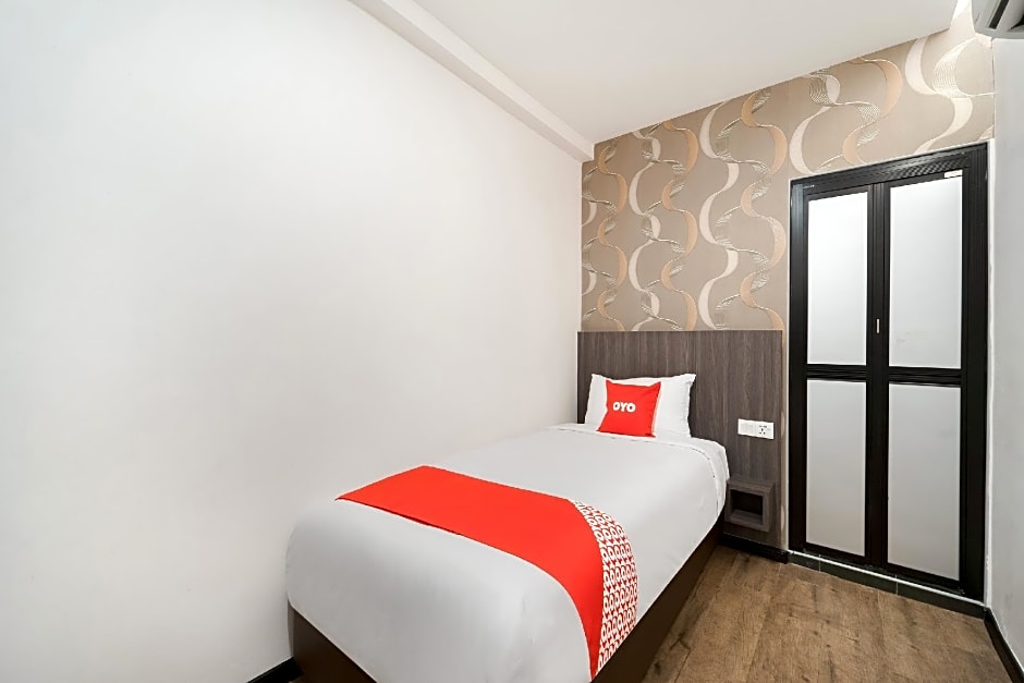 Capital O 89386 Stay 365 Hotel