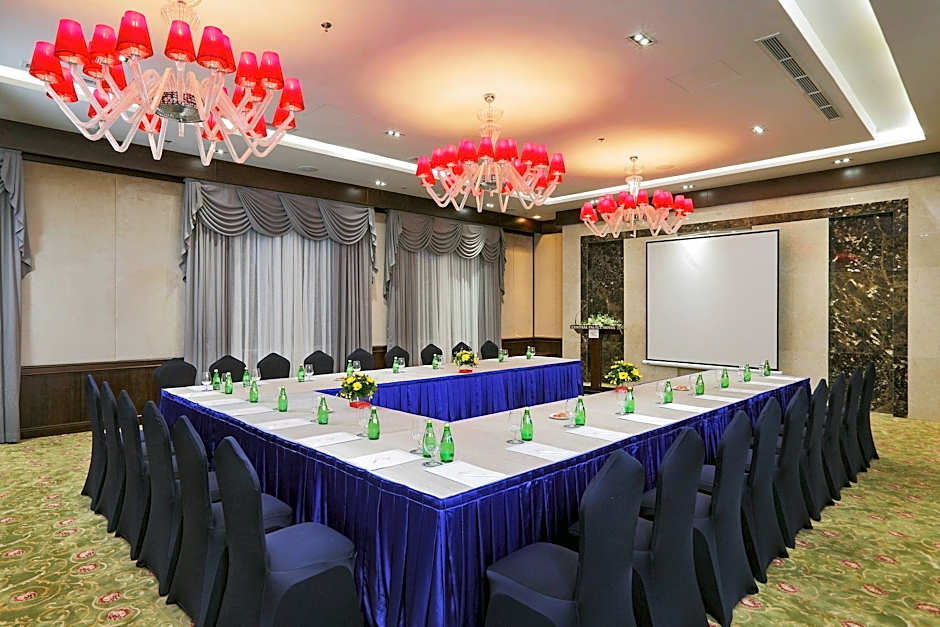 Central Palace Hotel