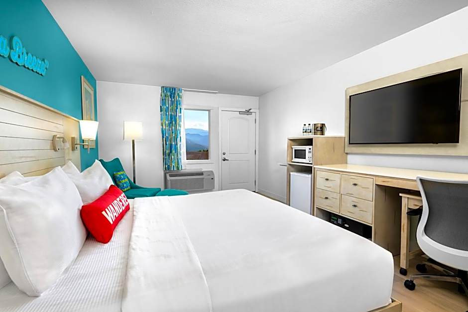 Photo 1 of 4 of 1 King Bed Guestroom