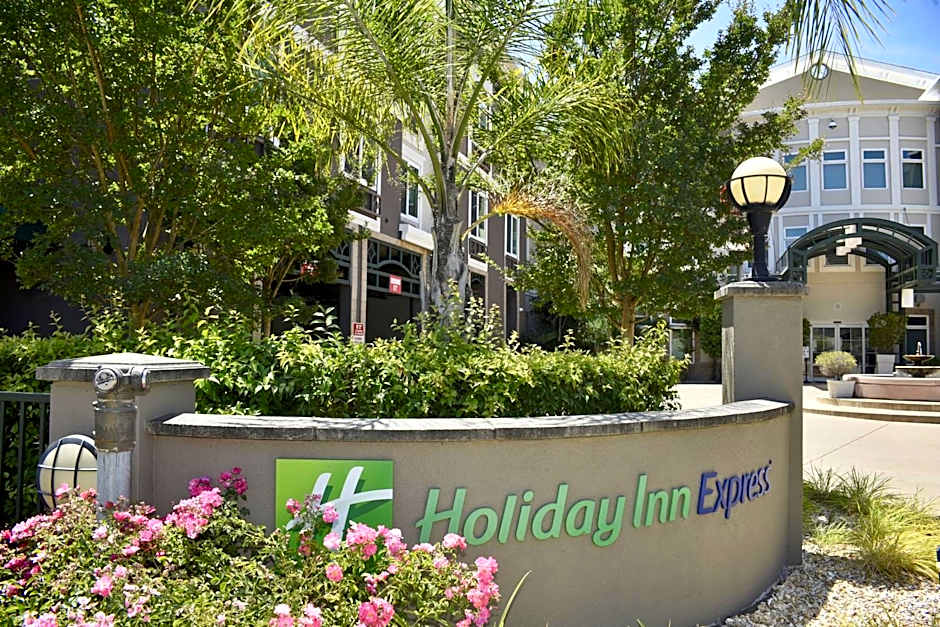 Holiday Inn Express Windsor Sonoma Wine Country By IHG