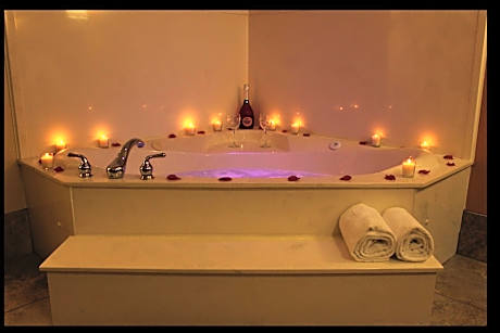 Honeymoon Suite