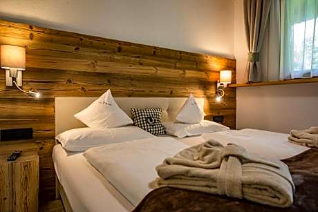 Comfort One-Bedroom Apartment (2 Adults)