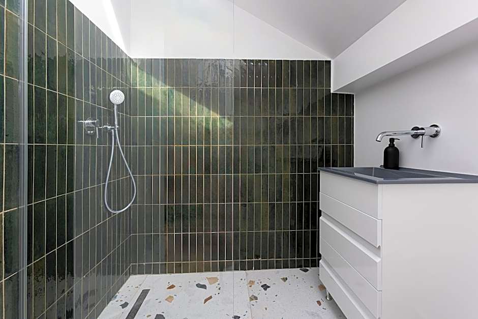 PEAK Aparthotel - Old Town - by CityHost