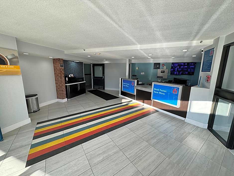 Studio 6 Suites East Syracuse NY Airport