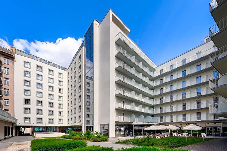 Akeah Verdi Budapest