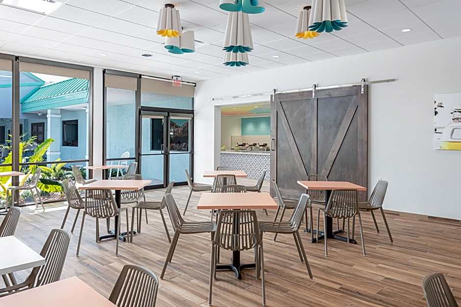 Beachside Hotel and Suites