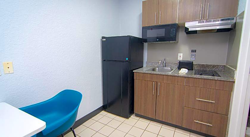 Studio 6 Extended Stay - West Palm Beach, FL