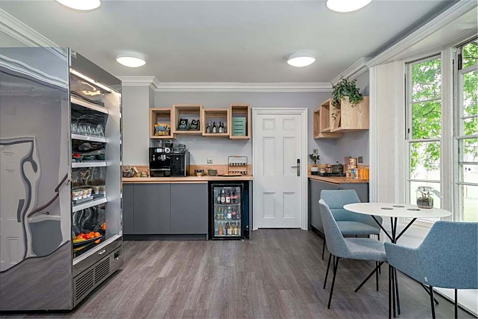 The Regent Aparthotel