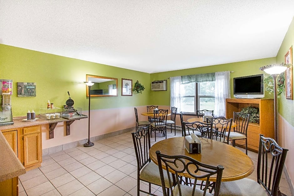 Days Inn by Wyndham Denison IA
