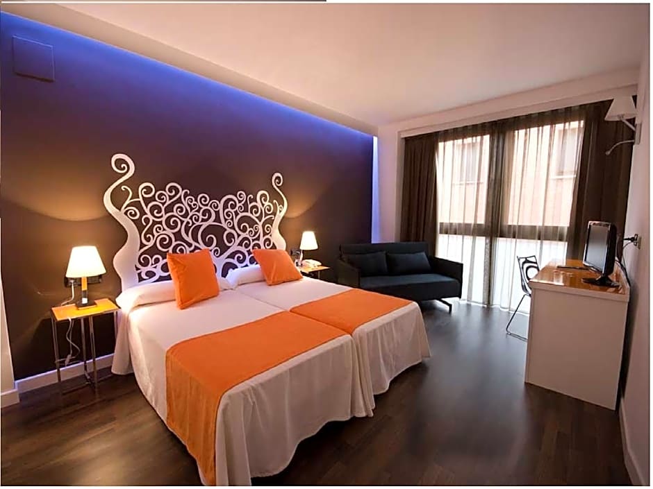 Photo 1 of 14 of Double Room