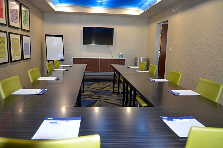 Holiday Inn Express Hotel & Suites Rochester By IHG