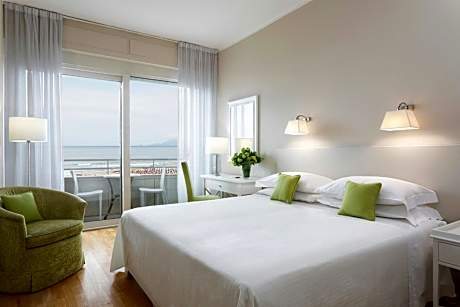 Deluxe Double Room with Side Sea View
