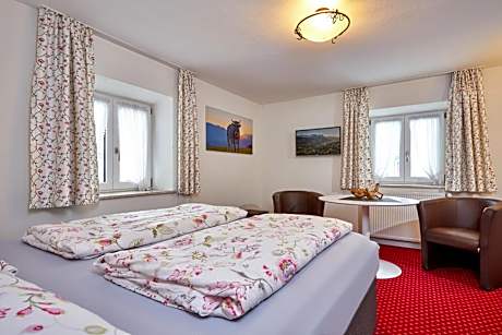 Classic Quadruple Room