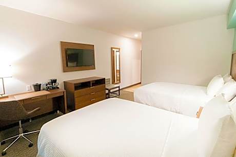 Quadruple Room - Non Smoking/Interior Hall