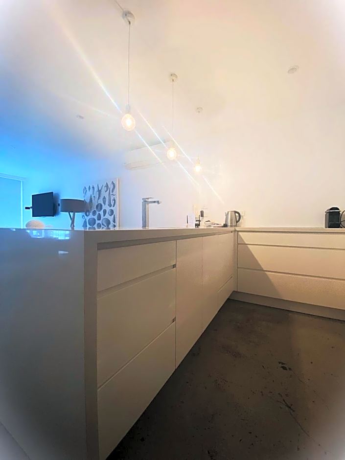 Golden Sands on the Beach - Absolute Beachfront Apartments