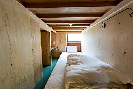 Bunk Bed in Mixed Dormitory Room