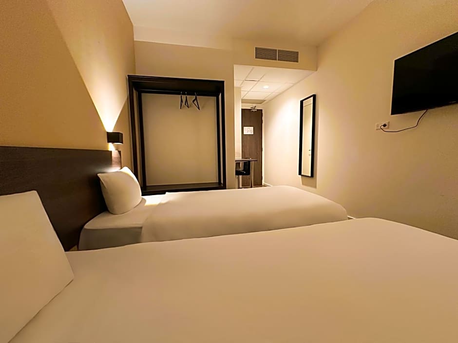 HOTELUX Amsterdam Airport Hotel