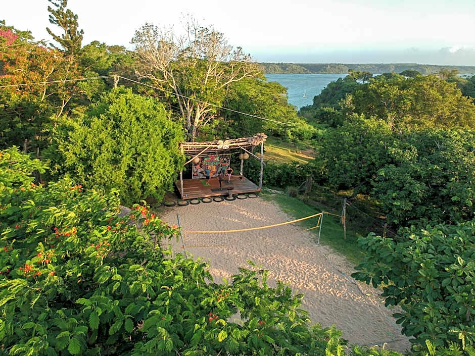 Distant Relatives Ecolodge & Backpackers